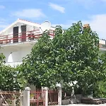 Franeta Apartments