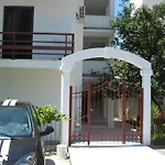 Franeta Apartments